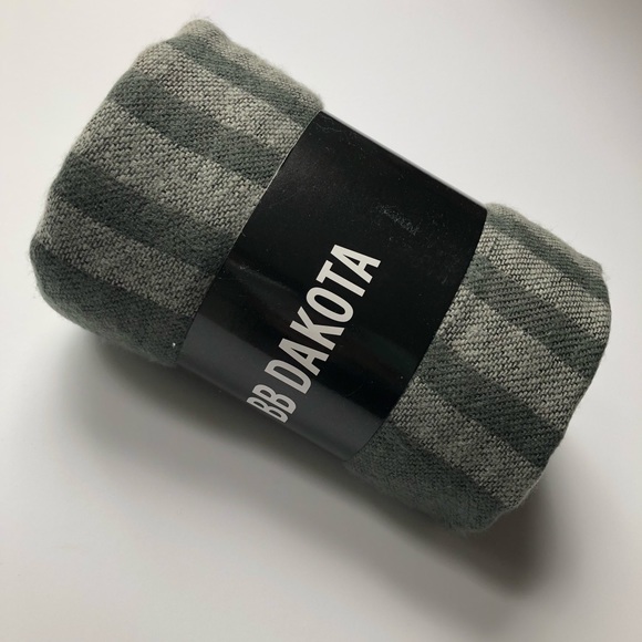 NEW B.B. Dakota Reversible Poncho - Picture 7 of 8